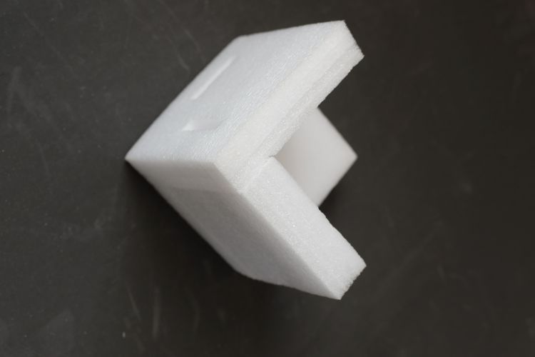 包裝界 “軟黃金”？EPE 珍珠棉內(nèi)襯憑啥成易碎品守護(hù)神
